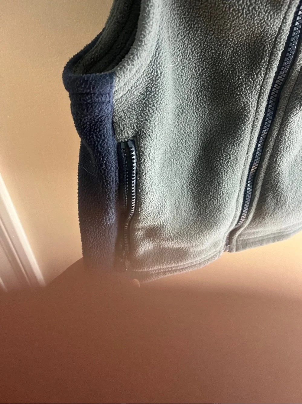 Vineyard Vines Gray and navy Fleece Vest